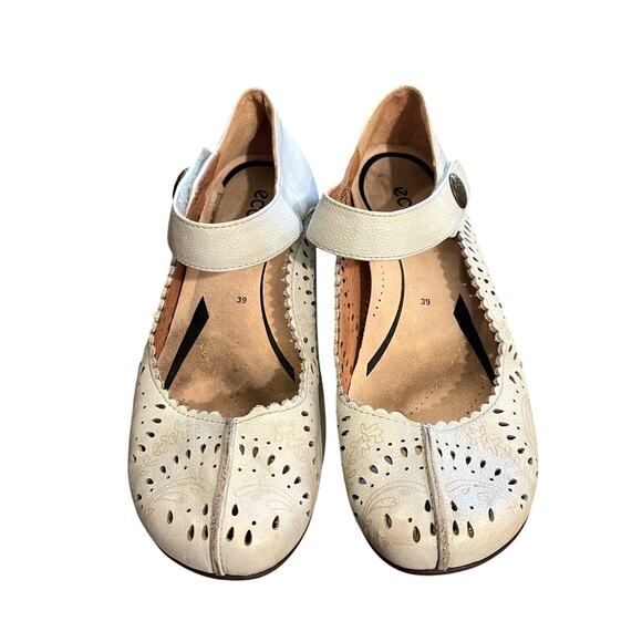 Taos Womens 8 Tango Lasercut Leather Maryjanes Floral Low Heel Round Toe Gray - Picture 2 of 8